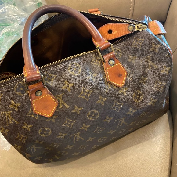 Authentic Vintage Louis Vuitton monogram Speedy 30 hand bag - Picture 10 of 16
